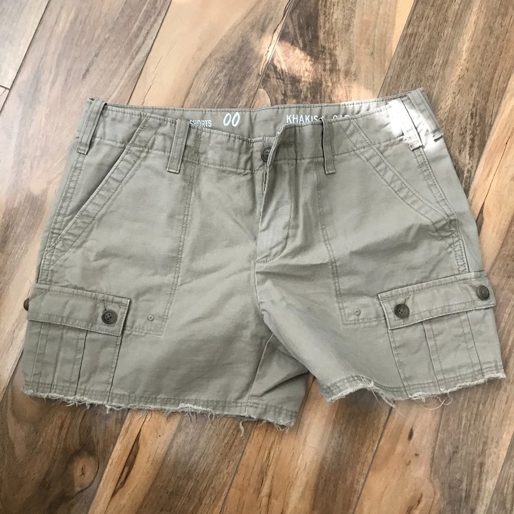 🍃🌸3 FOR $15 🌼☀️ GAP Khaki Cargo Shorts